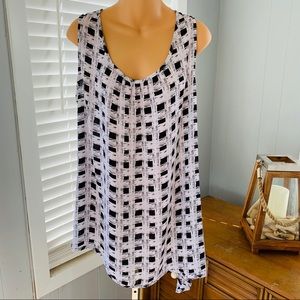 KOKOON high-low b/w blouse! Like NEW!